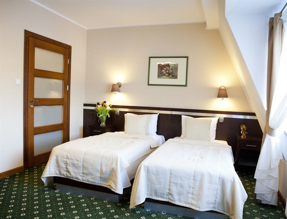Hotel I Restauracja "Pod Orlem" Картузы Экстерьер фото