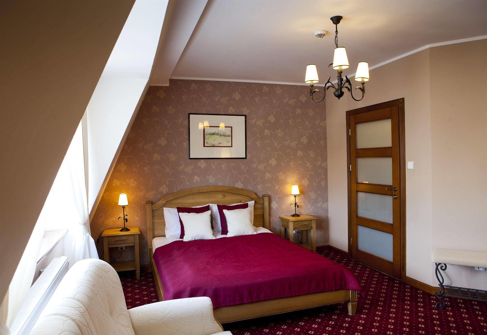Hotel I Restauracja "Pod Orlem" Картузы Экстерьер фото