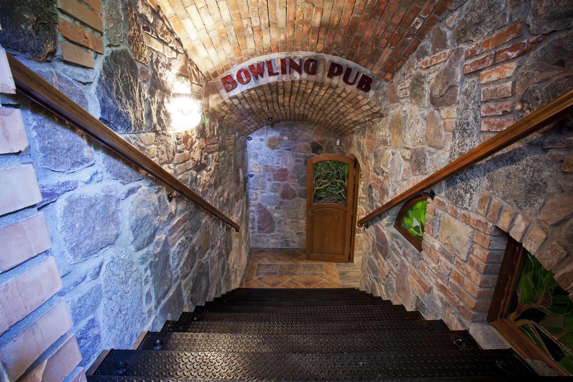 Hotel I Restauracja "Pod Orlem" Картузы Экстерьер фото