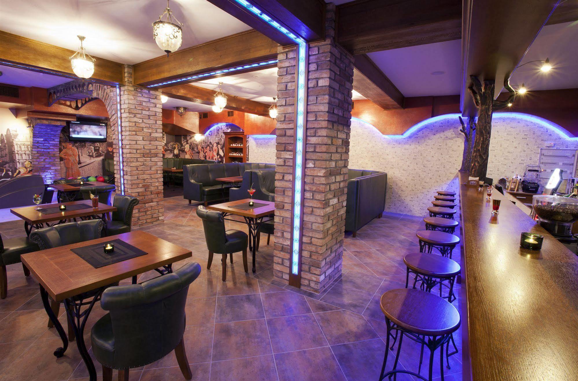 Hotel I Restauracja "Pod Orlem" Картузы Экстерьер фото