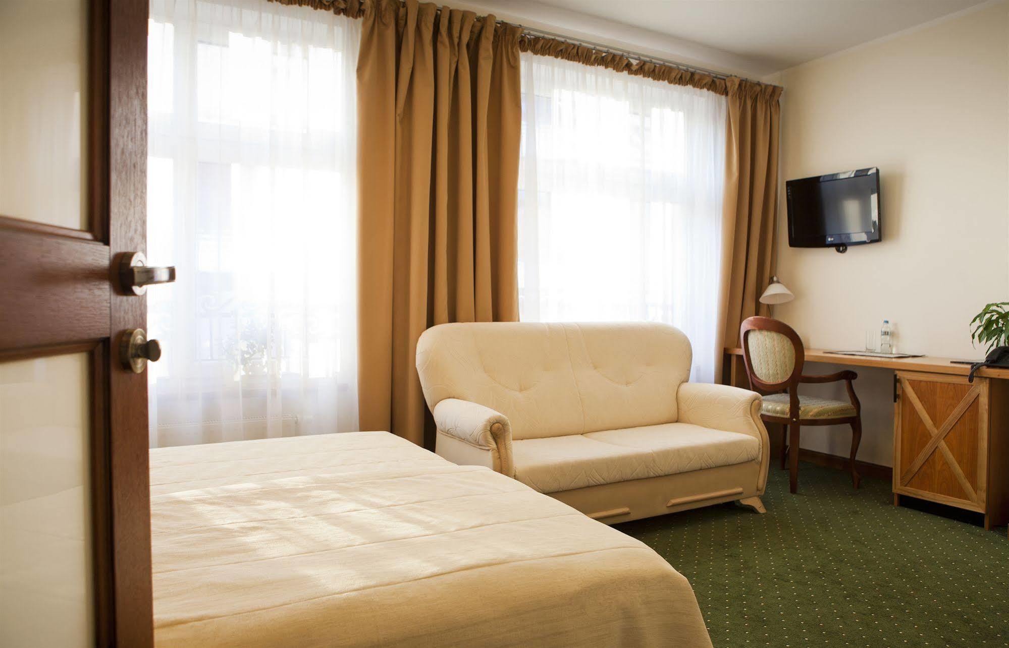 Hotel I Restauracja "Pod Orlem" Картузы Экстерьер фото