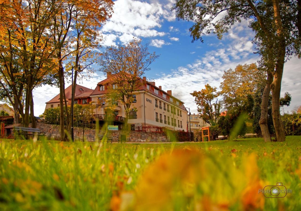 Hotel I Restauracja "Pod Orlem" Картузы Экстерьер фото